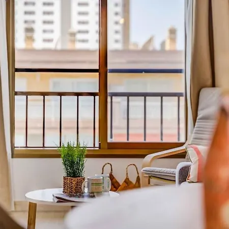 118 - Modern Beachfront Apartamento *