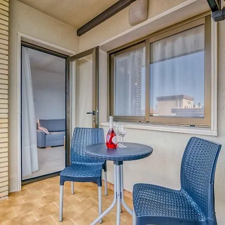 118 - Modern Beachfront *