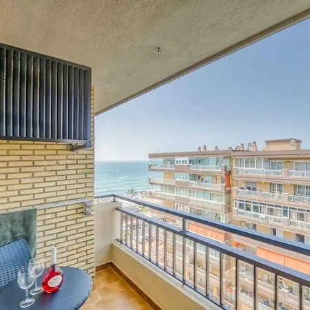 118 - Modern Beachfront Διαμέρισμα *