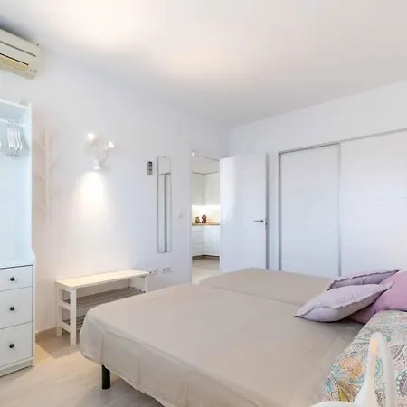 118 - Modern Beachfront *