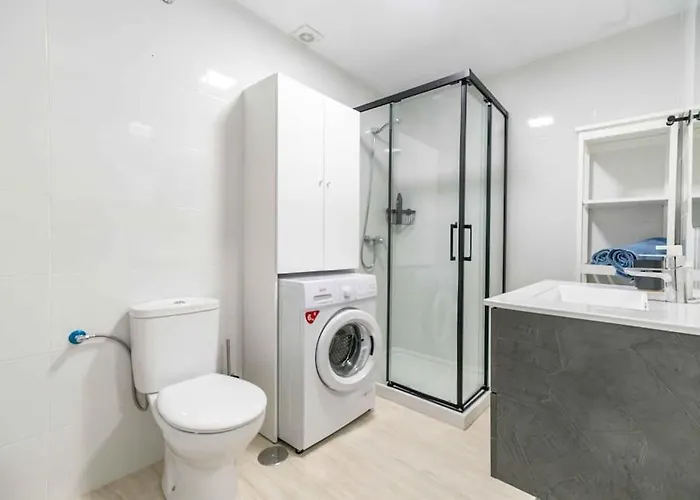 118 - Modern Beachfront Apartamento