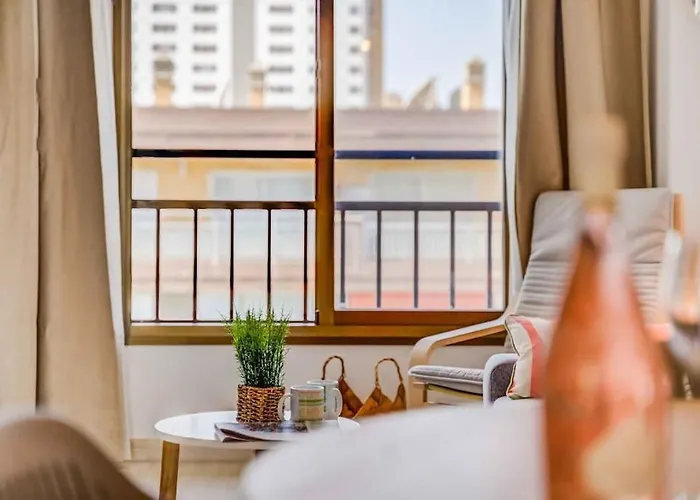 118 - Modern Beachfront Apartamento *