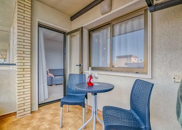 118 - Modern Beachfront *