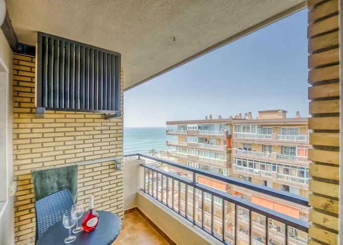 118 - Modern Beachfront Apartamento *