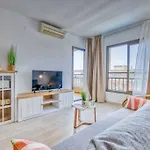 118 - Modern Beachfront Apartment *
