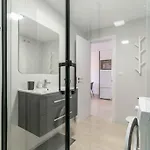 118 - Modern Beachfront Apartment *
